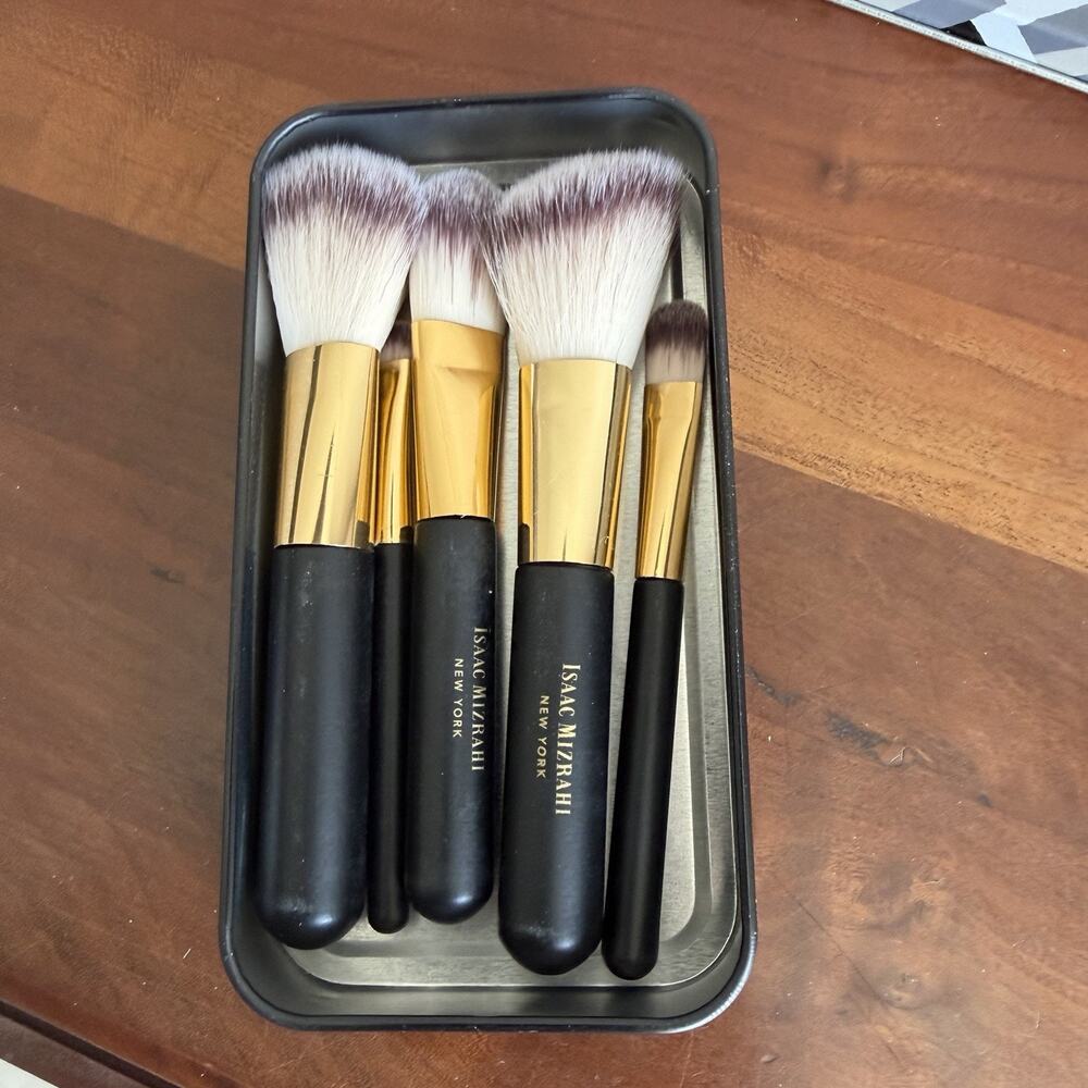 Isaac Mizrahi Set 5 Piece Brush Travel Size 4”-5”Set Gray Metal Case New Beauty - Picture 2 of 2
